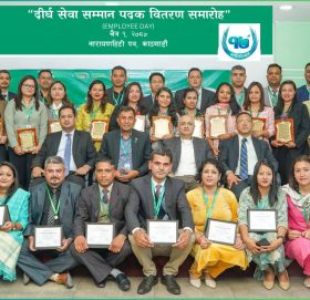 सिटिजन बैंकद्वारा एकैपटक ६० जना कर्मचारीलाई दीर्घ सेवा सम्मान