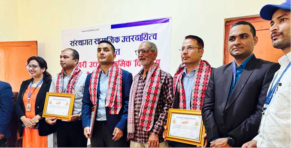माछापुच्छ्रे बैंकद्धारा सुदुरपश्चिमको विद्यालयमा ८ वटा शौचालय निर्माण