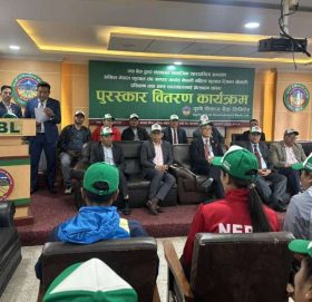 कृषि विकास बैंकद्वारा महिला फुटवल टिमलाई ६ लाख ७० हजार प्रदान