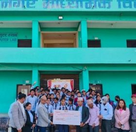 महालक्ष्मी विकास बैंकद्वारा विद्यार्थीलाई छात्रवृत्ति प्रदान