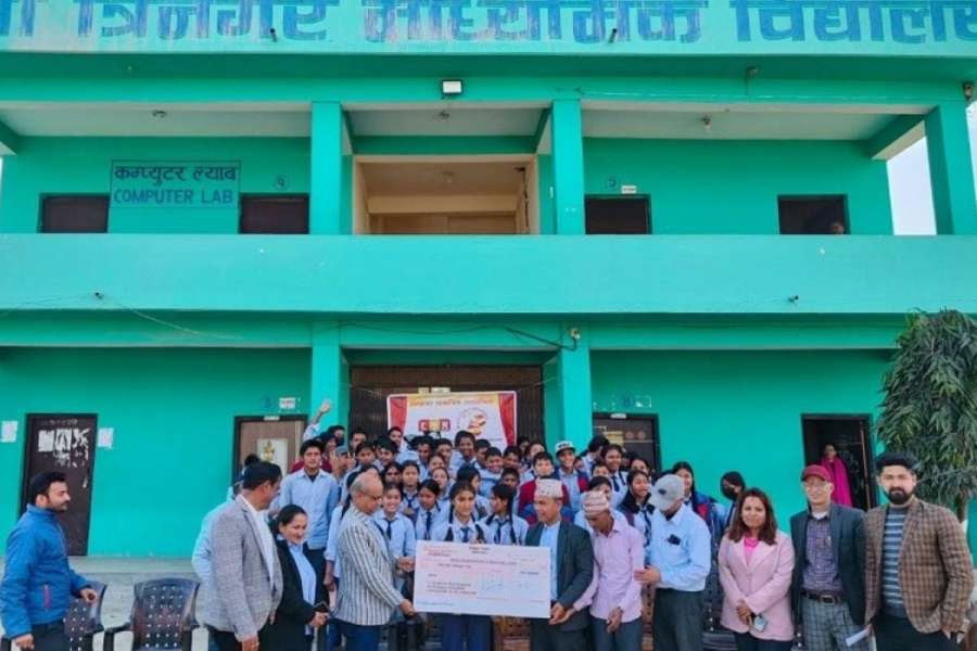 महालक्ष्मी विकास बैंकद्वारा विद्यार्थीलाई छात्रवृत्ति प्रदान