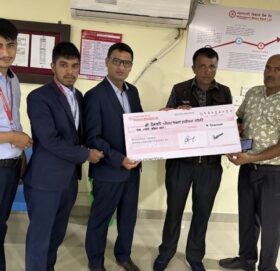 महालक्ष्मी विकास बैंकको शिशुवा शाखाद्वारा ढोकाथापे चौतारा पुनःनिर्माणका लागि सहयोग प्रदान