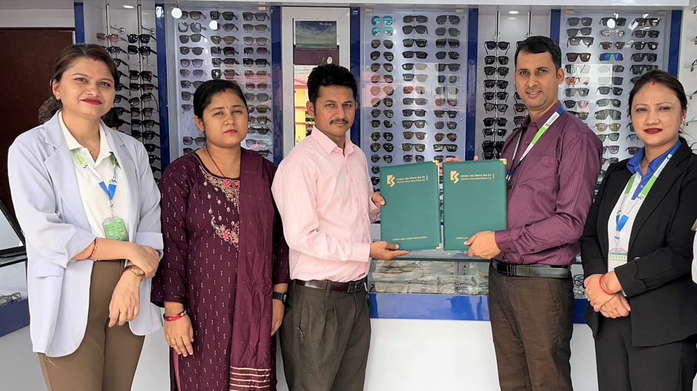 कामना सेवा विकास बैंकका ग्राहकलाई जय सिद्धबाबा चस्मा पसलमा छुट