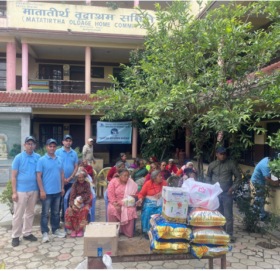 हिमालयन लाइफले मातातीर्थ वृद्धाश्रममा वितरण गर्यो खाद्यान्न तथा फलफूल