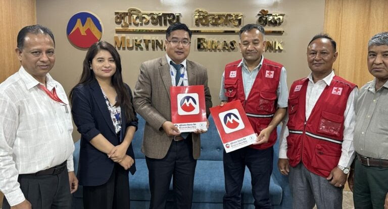 मुक्तिनाथ विकास बैंकद्वारा भूकम्पले क्षति पुगेको बझाङस्थित भवानी विद्यालयको भवन निर्माणमा सहयोग