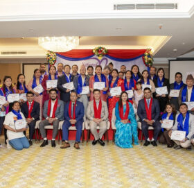 नेसनल लाइफ इन्स्योरेन्सले अभिकर्तालाई गर्‍यो सम्मान