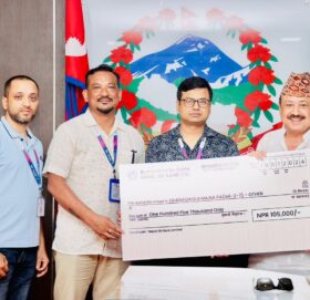 नेपाल एसबिआई बैंक द्धारा विद्यालयलाई पोशाक उपलब्ध गराउन रकम हस्तान्तरण