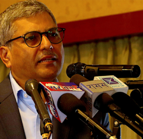 भूकम्प र कोभिडपछि खस्किएको अर्थतन्त्रमा सुधार भयो: गभर्नर अधिकारी