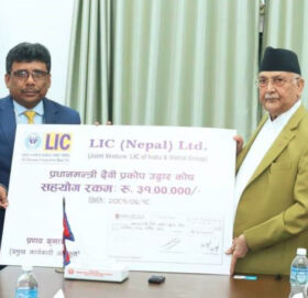 एलआईसी नेपालद्धारा प्रधानमन्त्री उद्धार कोषमा ३१ लाख रुपैयाँ सहयोग