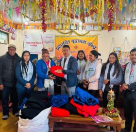 आइएमई लाइफद्वारा प्रशान्ति बृद्धाश्रमका बुवा-आमालाई न्यानो कपडा वितरण