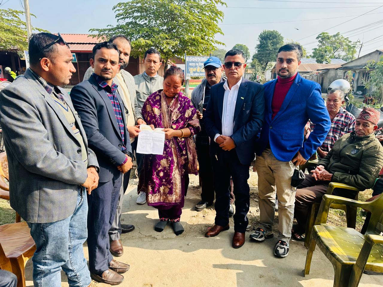 हिमालयन लाइफको नारायणगढ शाखाद्वारा १७ लाख रुपैयाँ बीमा दाबी भुक्तानी