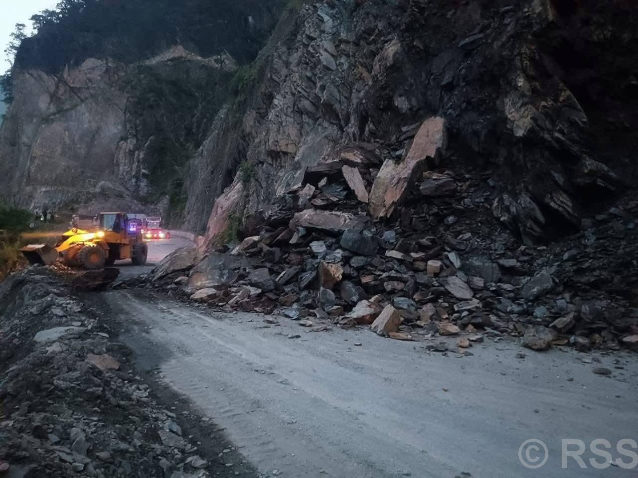 सुक्खा पहिराले नारायणगढ–मुग्लिन सडकखण्ड अवरुद्ध