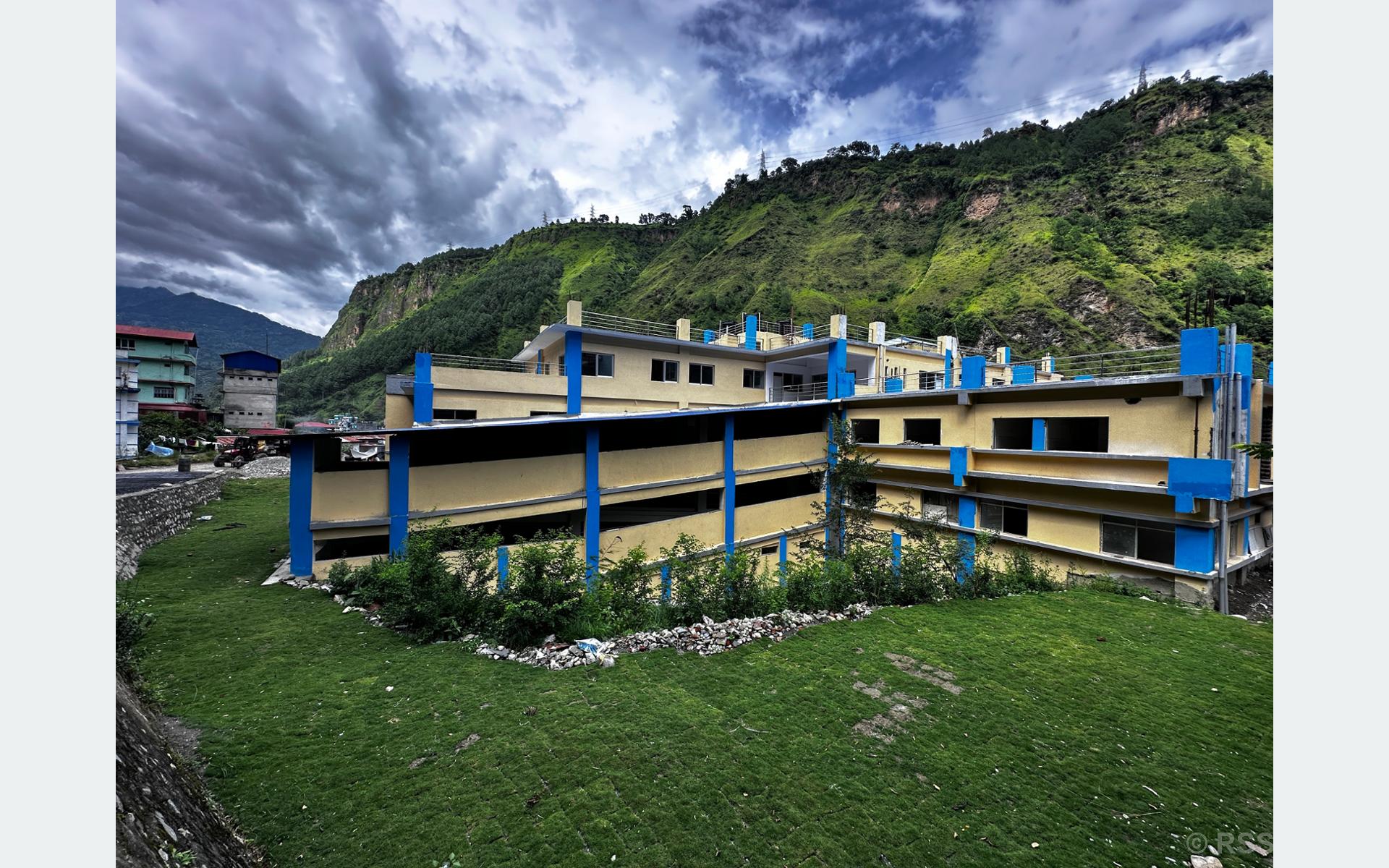 बेनी प्रदेश अस्पताल : नयाँ भवनबाट अन्तरङ्ग र बहिरङ्ग सेवा