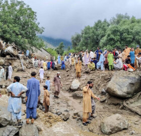 पाकिस्तानमा बाढी र पहिरोको ३२० जनाको मृत्यु, हजारौँ प्रभावित