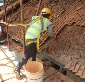 पुनर्निर्माणका लागि साततले दरबार भत्काउन सुरु