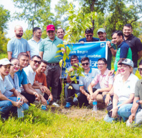 एनएमबि बैंकले रुपन्देहीको तिलोत्तमा पार्कमा गर्‍यो वृक्षारोपण