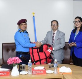 नेपाल प्रहरीलाई एनएमबि बैंकको उद्दार सामग्री