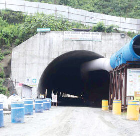 नागढुंगा सुरुङमार्ग हुँदै गुड्ने सवारी साधनले शुल्क तिर्नुपर्ने