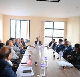 निर्जीवन बीमा कम्पनी र पुनर्बीमा कम्पनीहरूसँग बीमा दाबी भुक्तानी सम्बन्धी छलफल