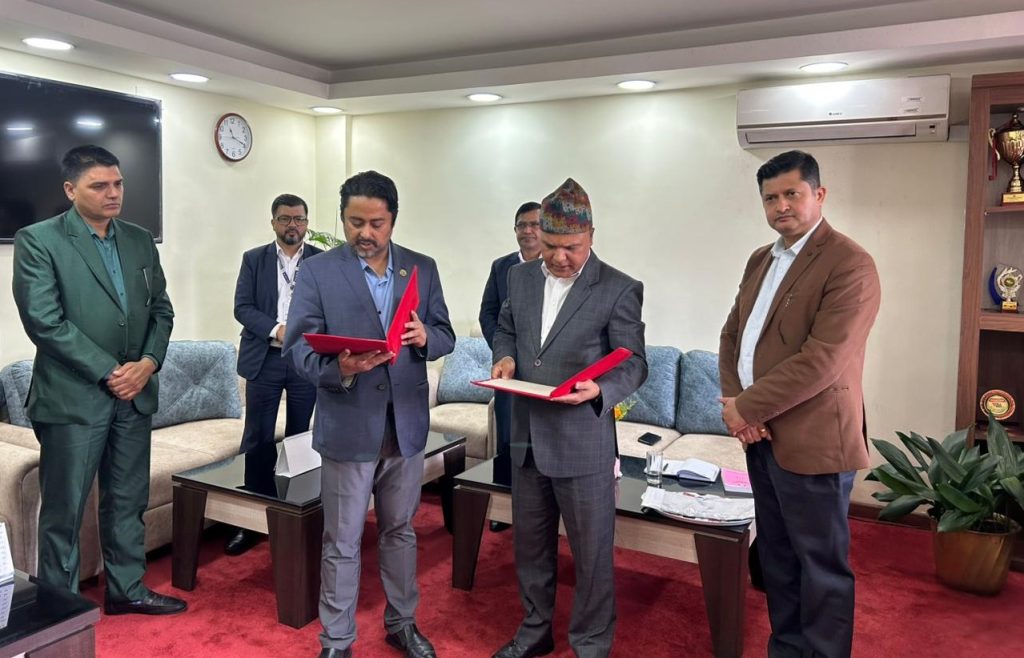 कामना सेवा विकास बैंकका अध्यक्ष सुदिप आचार्यले लिए सपथ