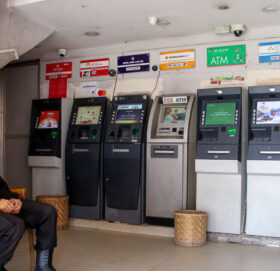 एटीएमबाट झिक्न पाउने रकमकाे सीमा घट्यो