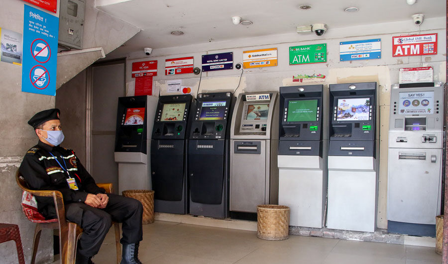 एटीएमबाट झिक्न पाउने रकमकाे सीमा घट्यो