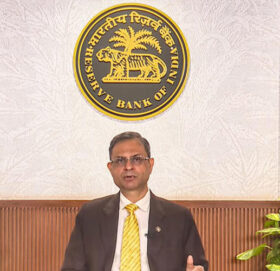 भारतीय बैंकले अब नेपालसहित छिमेकी देशका नागरिकलाई पनि रुपैयाँमै ऋण दिने