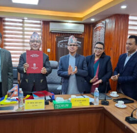 महालेखा नियन्त्रक कार्यालयले बुझायो प्रतिवेदन, सरकारको नगद तथा बैंक मौज्दात ६५.८१ अर्ब