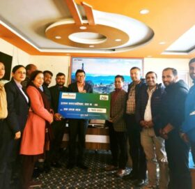 सानिमा रिलायन्स लाईफ इन्स्योरेन्सद्वारा इलाम नगरपालिकाको पहिरो प्रभावित क्षेत्रलाई आर्थिक सहयोग