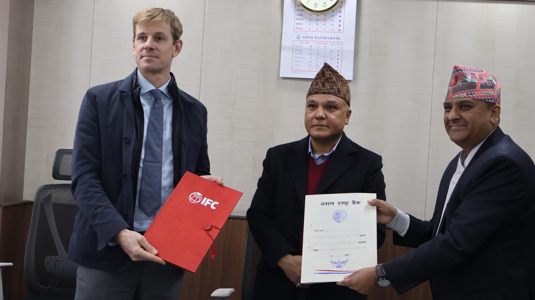 नेपाल राष्ट्र बैंक र आईएफसीबीच जलवायु वित्तकाे रणनीति विकाससम्बन्धी समझदारी