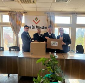 कामना सेवा विकास बैंकद्वारा नेपाल बार एशोसिएशनलाई कम्प्युटर सहयोग