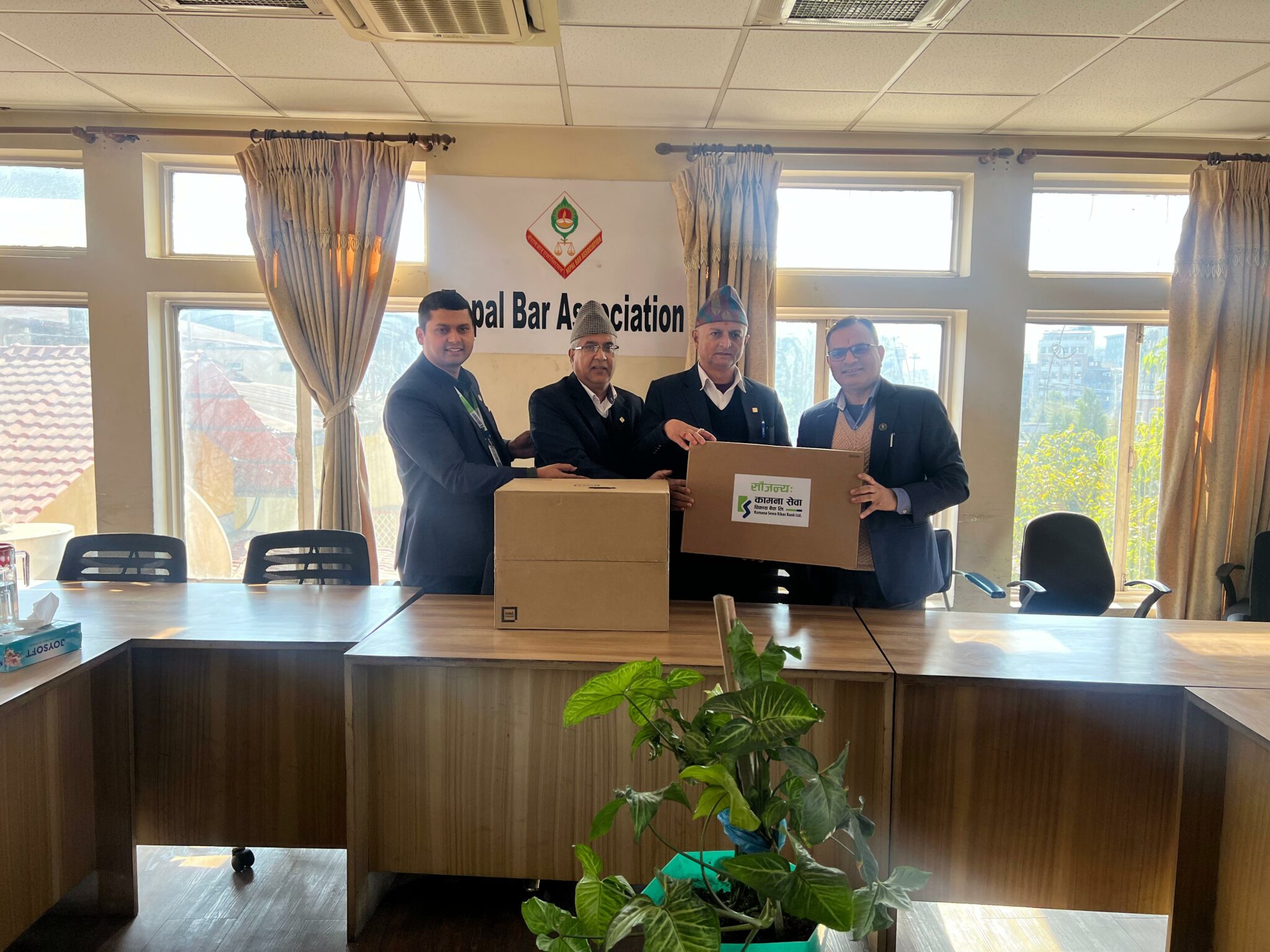 कामना सेवा विकास बैंकद्वारा नेपाल बार एशोसिएशनलाई कम्प्युटर सहयोग