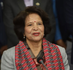 स्वास्थ्य बीमाका प्रावधान सुधारका लागि गृहकार्य गरिरहेका छौँ : स्वास्थ्यमन्त्री डा गौतम