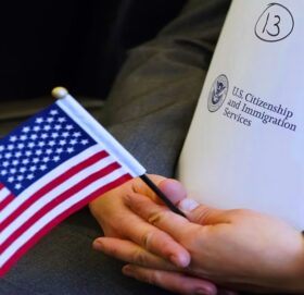 अमेरिकी राष्ट्रपति डोनाल्ड ट्रम्प नेतृत्वको प्रशासनले रोक्यो यी १९ देशका आप्रवासीको ‘ग्रीनकार्ड’ र नागरिकता प्रकृया