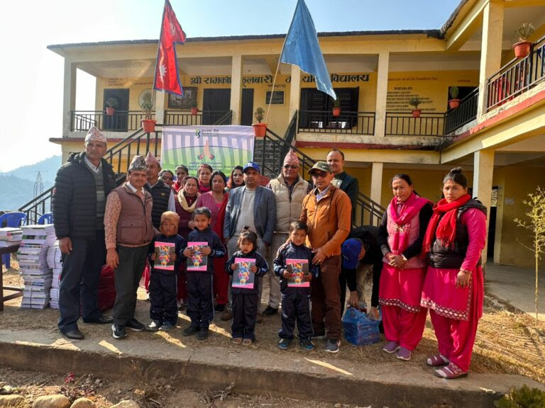 कामना सेवा विकास बैंकद्वारा रामकोश फूलबारी विद्यालयमा पोशाक तथा शैक्षिक सामाग्री वितरण