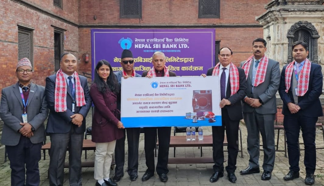नेपाल एसबिआई बैंकल पशुपतिको बृद्धाश्रमलाई न्यानो कपडा वितरण