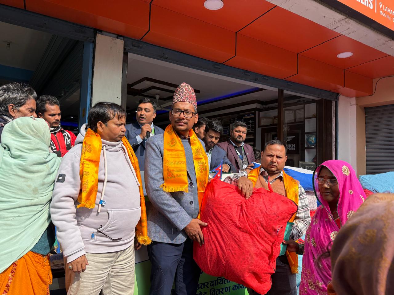 कामना सेवा विकास बैंकले लहानको विपन्न वस्तीका दलितलाई गर्‍यो सहयोग